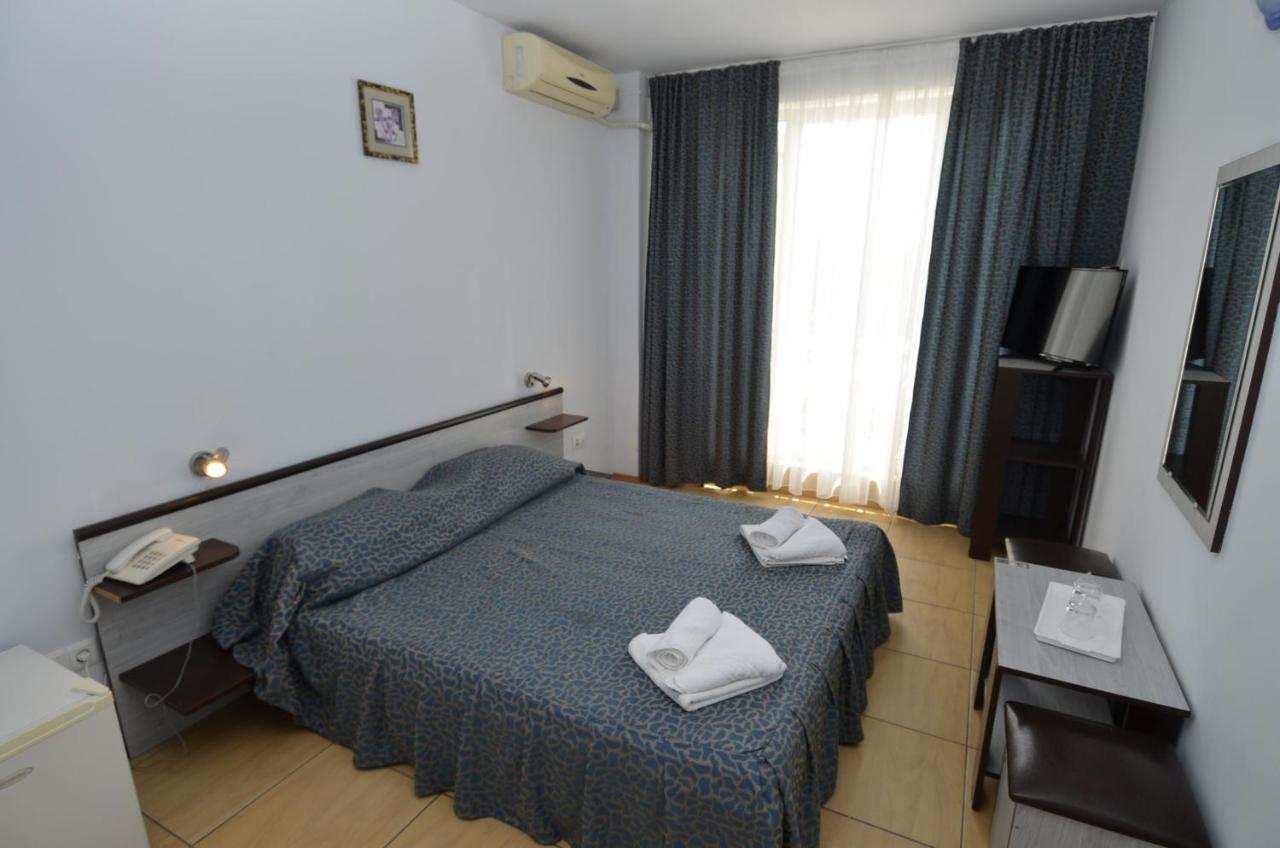 كوستِنيست Hotel Intim المظهر الخارجي الصورة