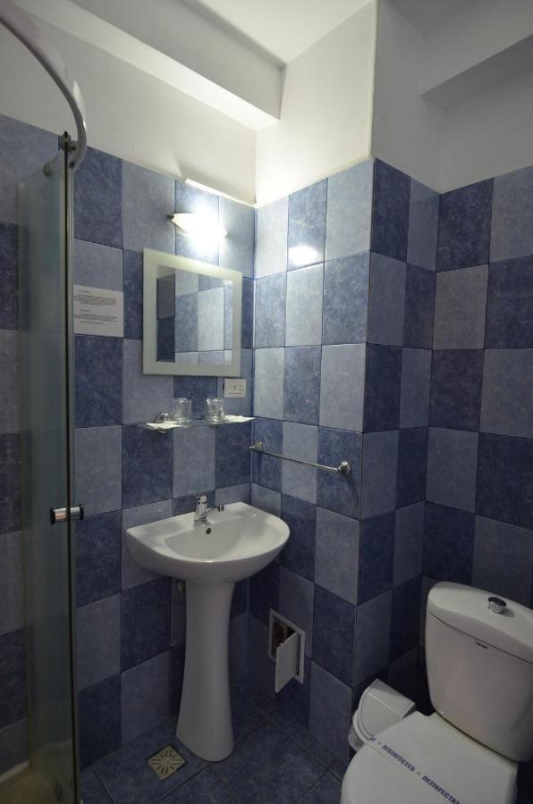 كوستِنيست Hotel Intim المظهر الخارجي الصورة